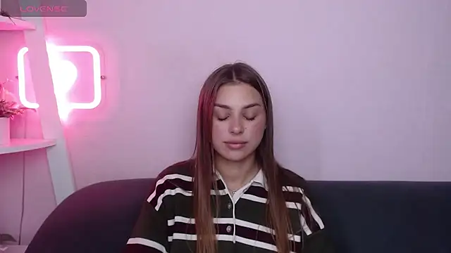 MilanaAngelAs Adlı Modelin Canlı XXX Sohbeti
