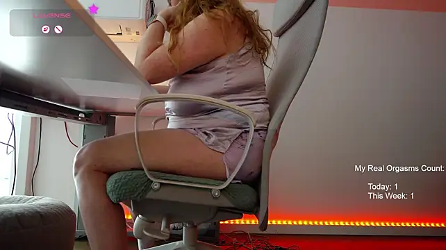 XXX chat uživo modela GingerAleMILF