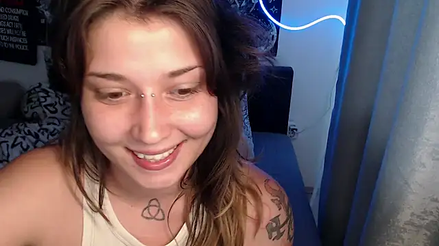 AlienforTwenty live XXX chat