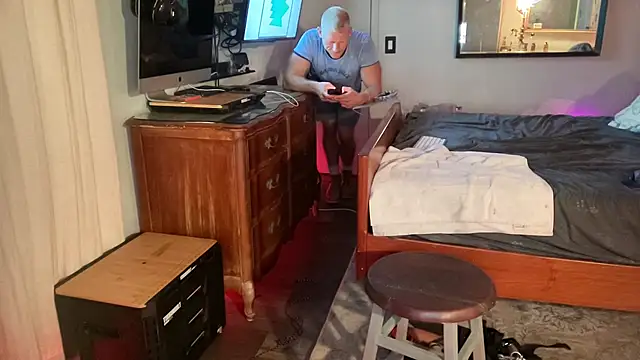 FitStacheDaddy's Live XXX Chat
