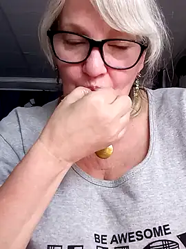 Chat +18 de irinamaux ao vivo
