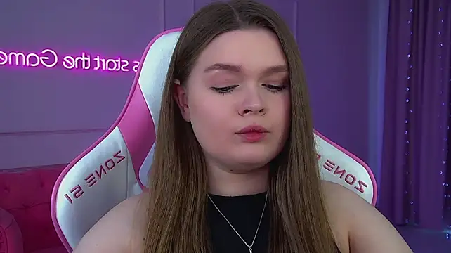 CrystalLyons' Live XXX Chat