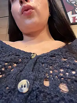 Holly_Play élő XXX-chatje