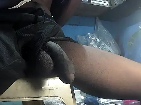 Precumking1's Live XXX Chat