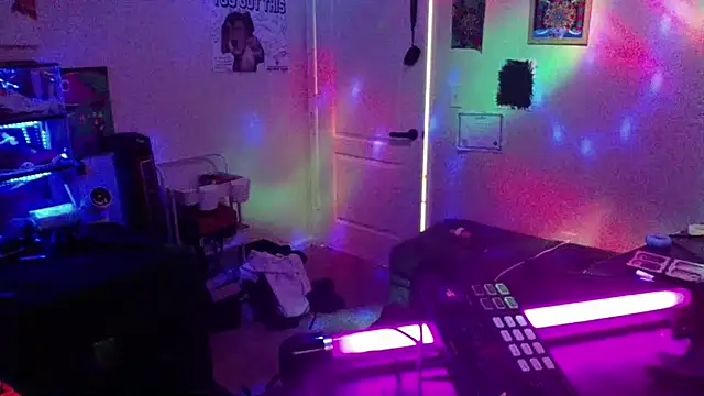 Triggerhappycj100's Live XXX Chat