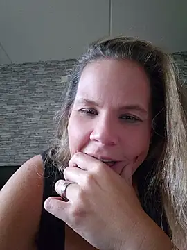 JoyceAndFriends' Live XXX Chat