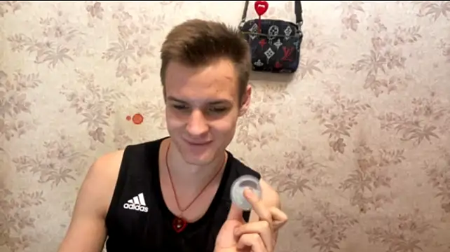 XXX chat uživo modela BigBabyMax