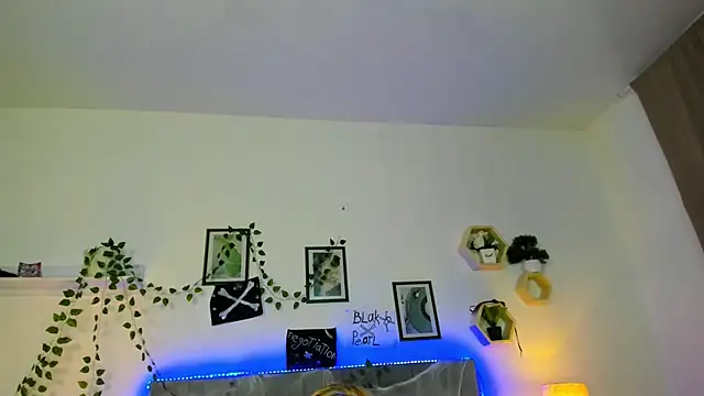 DellaRows' Live XXX Chat