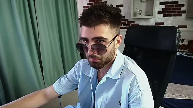 KyloEast Webcam show