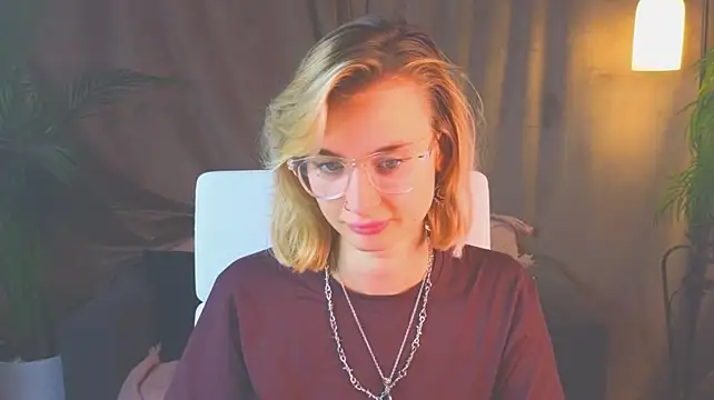 צ'אט XXX בשידור חי של NoraMoreau