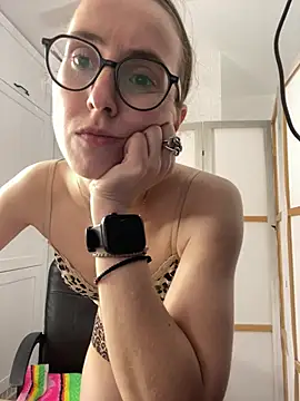 XXX chat uživo modela MartiniiSelenna