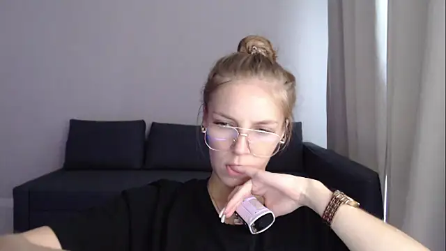 HitGyrl's Live XXX Chat