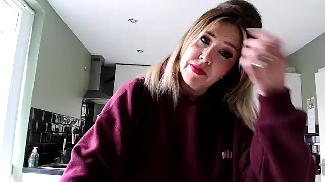 Chat +18 de MissHoneyPenny ao vivo