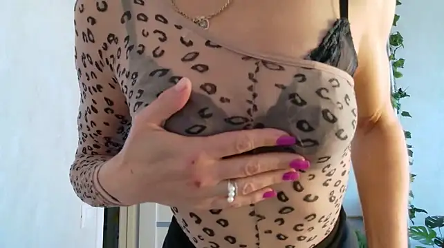 Chatroom XXX en direct de LioraWeiss