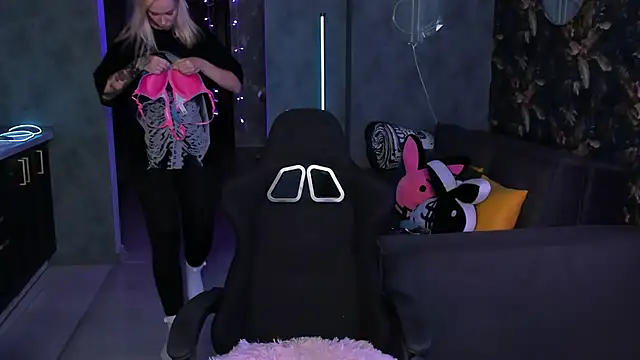 XXX chat uživo modela Blckmirrorr