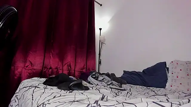 Cloudy_pigDude Chat XXX in diretta