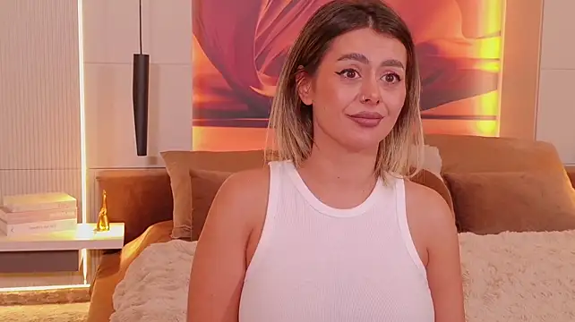 ChloeFrost Adlı Modelin Canlı XXX Sohbeti