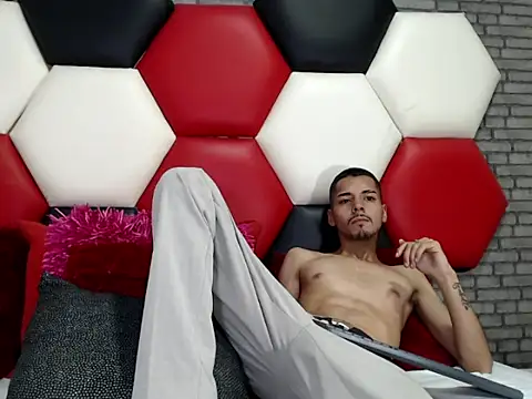 Živý XXX chat Thristan05