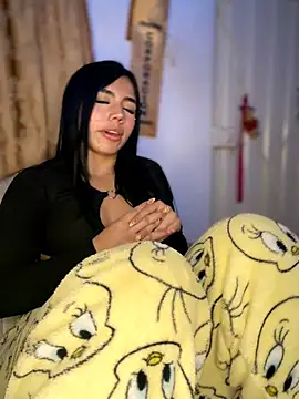 Laura-Khalifa's Live XXX Chat