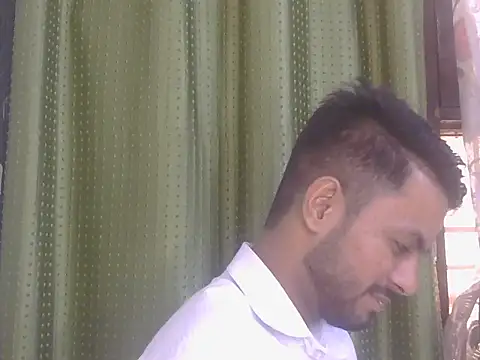 StubborndesiboyのライブXXXチャット