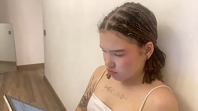 BellaForks live XXX chat