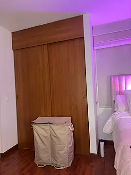 แชท XXX สดของ ArianaReynoldss