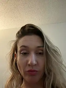 tattedxxxmami Adlı Modelin Canlı XXX Sohbeti