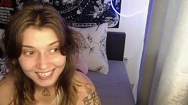 AlienforTwenty Adlı Modelin Canlı XXX Sohbeti