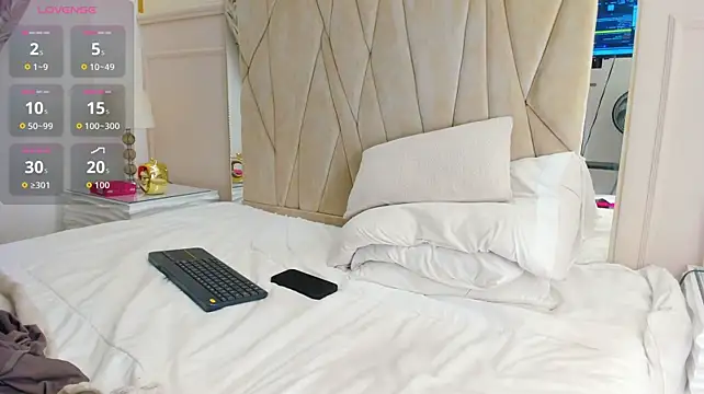 Adrien_Monteiro Show in webcam