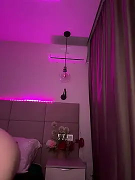 PeachCheeks_ Adlı Modelin Canlı XXX Sohbeti