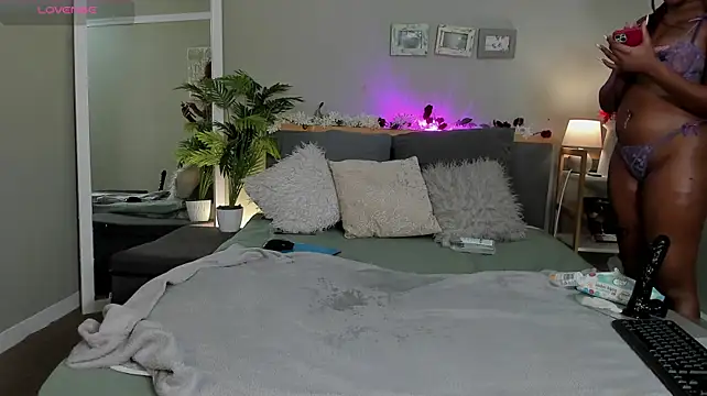 BrittneyJones' Live XXX Chat