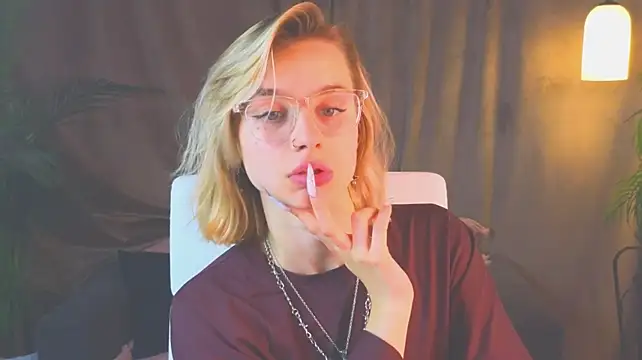 צ'אט XXX בשידור חי של NoraMoreau