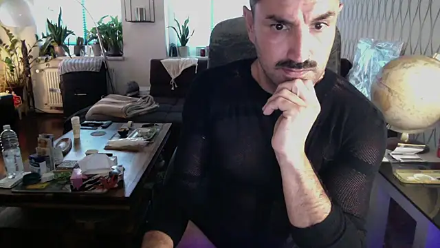 Chat XXX en directo de tomz0819
