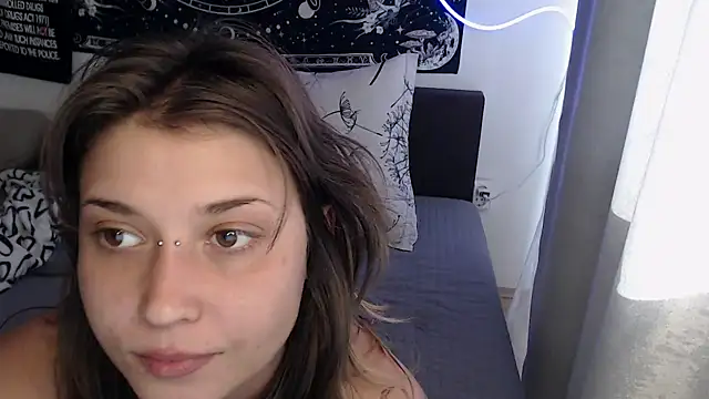 AlienforTwenty XXX чат на живо