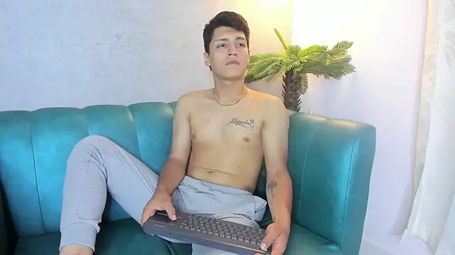 Julian_Fiire webkamerás műsora