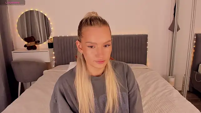 CassieRayss লাইভ XXX চ্যাট