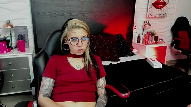 Czat XXX na żywo – inkedsinners_