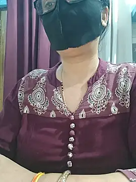 Aishwaryaa_69's Live XXX Chat
