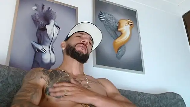 צ'אט XXX בשידור חי של LukasScott_