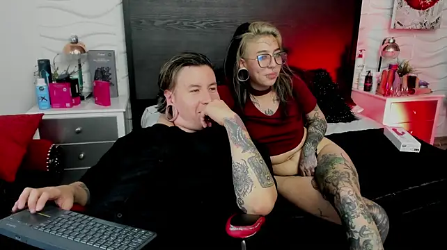 Chatroom XXX en direct de inkedsinners_