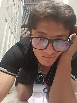 Davitfitnosuke 라이브 XXX 채팅