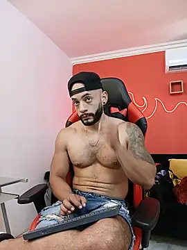 צ'אט XXX בשידור חי של Mike_savage3