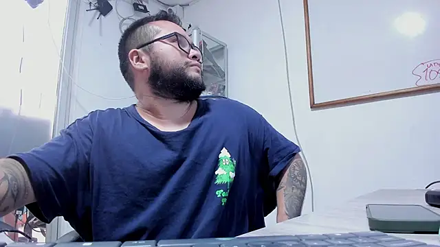 Chat XXX ao vivo de VINCEDMAGLIOO