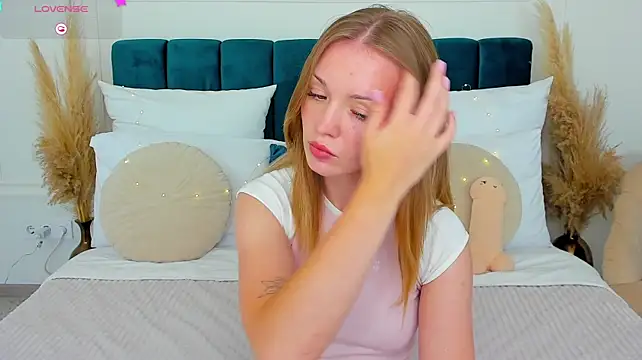 VirginOlly XXX чат на живо