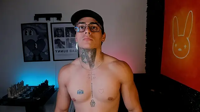 XXX chat uživo modela Simon_cortes