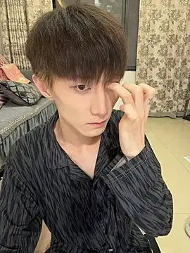 liuhang 在線直播表演