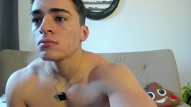 Enzo_Vega Adlı Modelin Canlı XXX Sohbeti