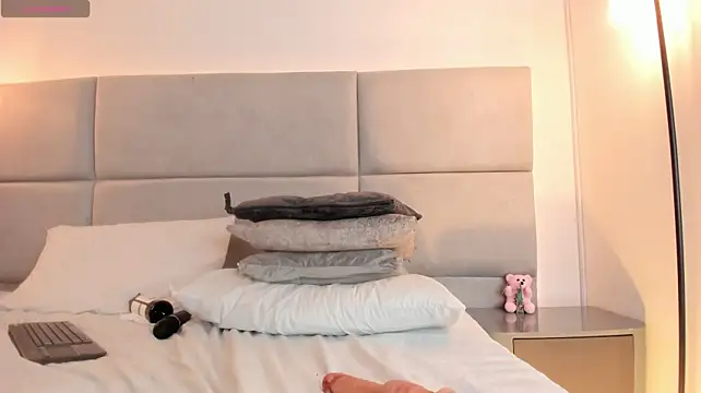 Suzzy_flowerss' Live XXX Chat