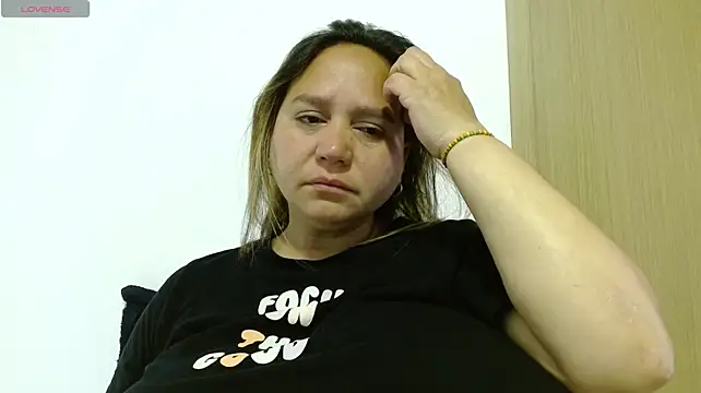 LauraReeves' Live XXX Chat