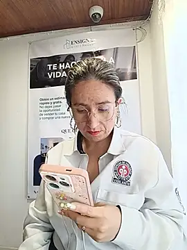 Valentina--1's Live XXX Chat